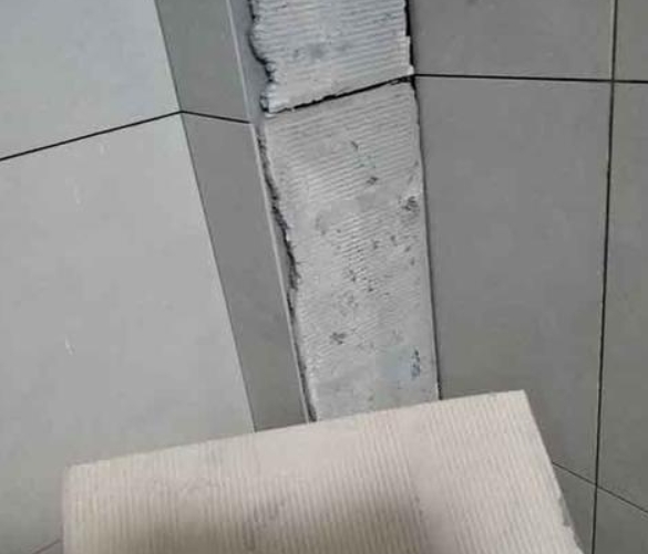 阿城瓷砖空鼓维修公司分享下厨房瓷砖脱落的补救措施。